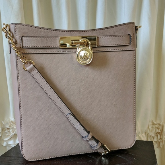Michael Kors Handbags - NWT Michael Kors Hamilton Medium Leather Messenger